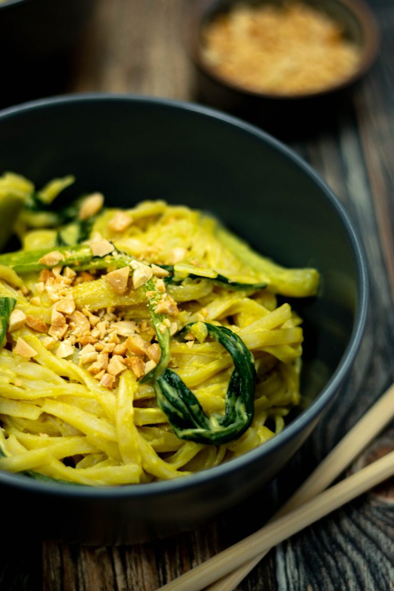 Reisnudeln Mit Pak Choi Und Erdnusssosse - HOL.EAT | Ernährungscoach ...